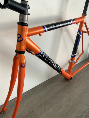 TREK 1000 FRAME AND FORK 54 CM ALUMINUM 1.8 KGS WITH STEM AND SEAT