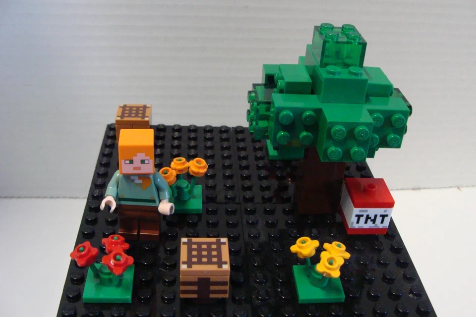 Lego Minecraft Cube (MOC), with Mini Worlds - Image 2 of 4
