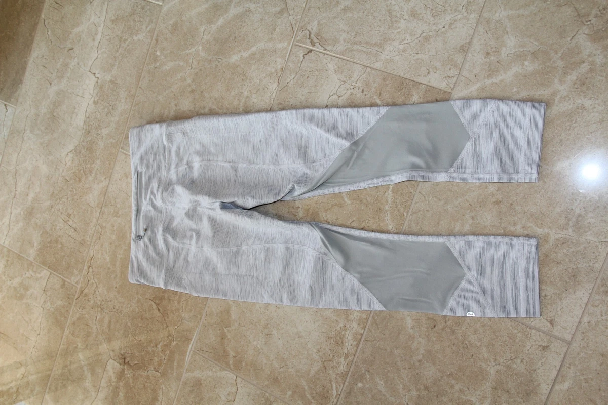 Lululemon Size 4 Grey/White Stripe High Rise Pockets Leggings. Soft Light Lululemon Size 4 Grey/White Stripe High Rise Pockets Leggings. Soft Light