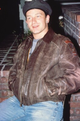 CGE2-496 U2 ROCK STAR BONO IN WORN LEATHER JACKET ORIGINAL 35MM