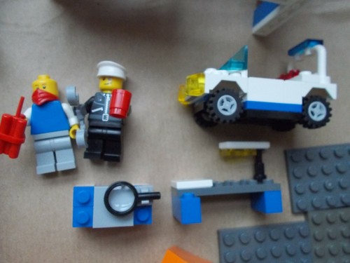 500g LEGO POLICE 1/2 KG CHILO STARTER ADD ON PK CITY MINIFIG POLIZIOTTO TRUFFATORE SM STATION - Foto 6 di 8
