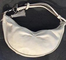 PLEATED FOSSIL HOBO SHOULDER HANDBAG SIGNATURE LINING TASSEL IVORY PEBBLE LEATHR