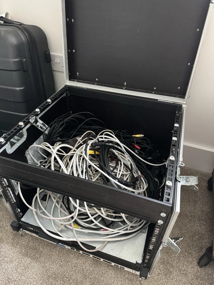 Swan Flight Case 19 Inch Black Lockable - Image 3 of 4