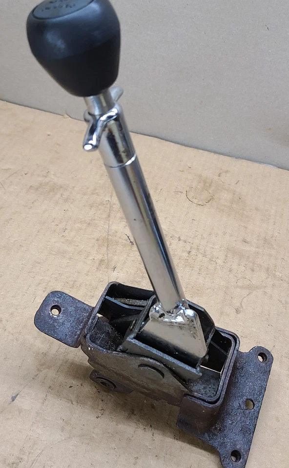 71-78 雪佛兰 Monza,Vega 变速器 带旋钮联动和靴子 72 73 74 75 76 77 Saginaw — 第 4/4 张图片