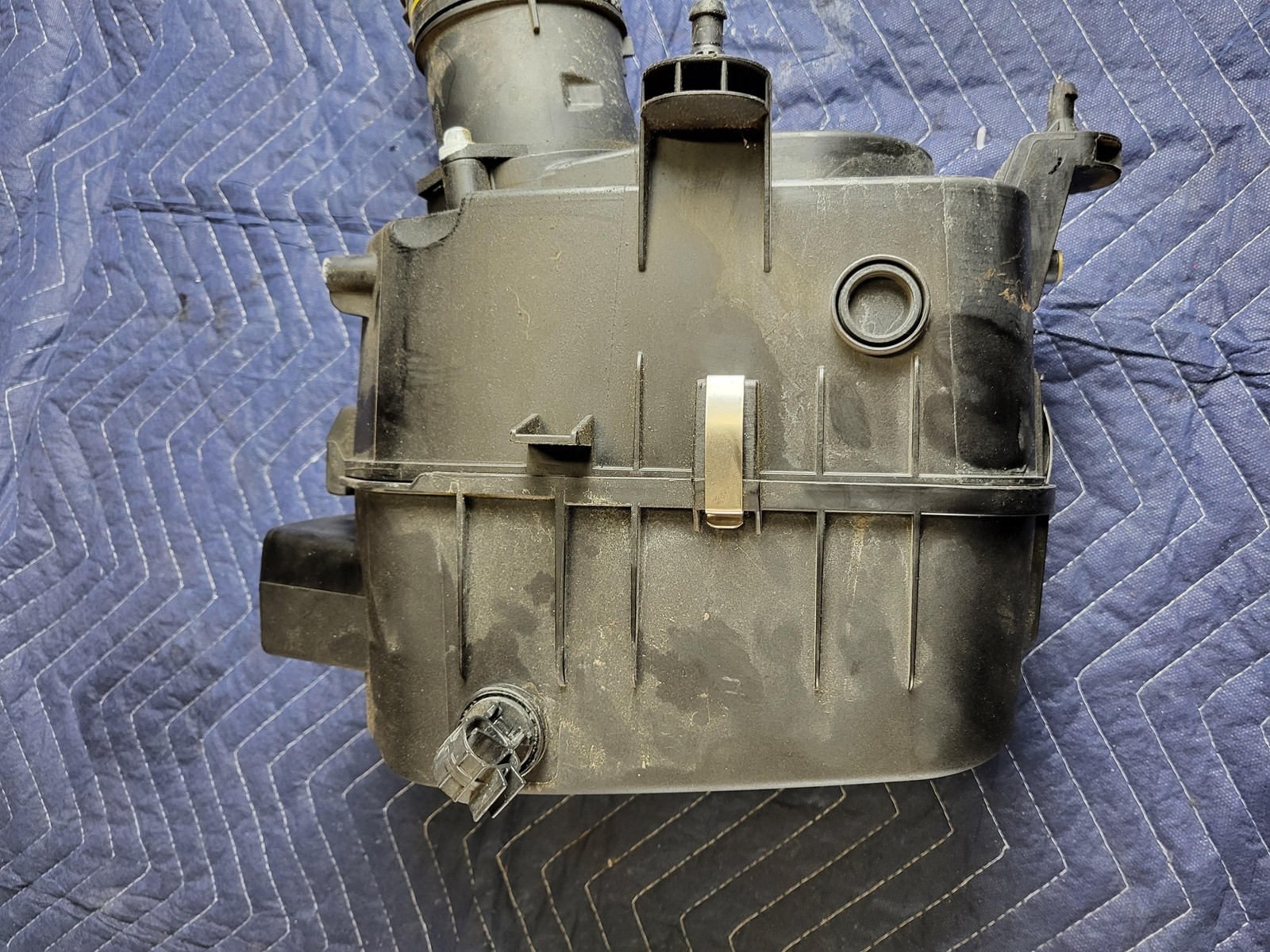 Used Oem Maserati Left Driver Air Cleaner Housing Box for 14-21 Quattroporte 3.0