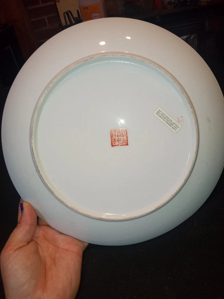 This large of antique Chinese Jingdezhen porcelain plate is a beautiful example  - Image 4 of 4