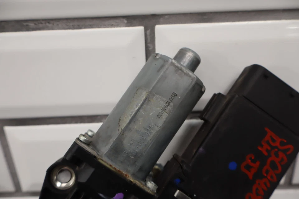 2005-2013 C6 Corvette Right Passenger OEM Window Regulator W/Motor - Image 3 of 4