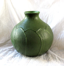GRUEBY POTTERY VASE BOSTON CARVED LEAVES ARTIST SIGNED FG 1904