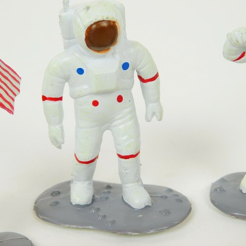 Astronaunts Cake Toppers Lot 3 Flag Shovel White 2" High K+M Int - Picture 6 of 12
