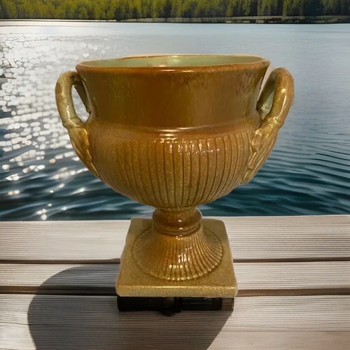 RED WING  DOUBLE HANDLE COPPER COLOR PLANTER # 763 NO DAMAGE