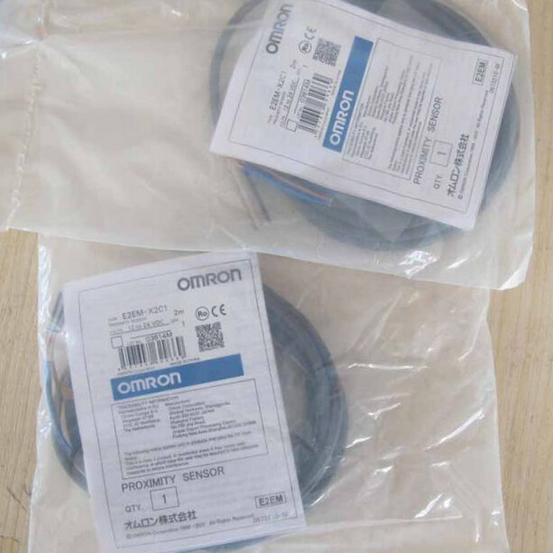 Omron E2EV-X2C1 Inductive Proximity Sensor, 2mm, 12-24VDC, NPN N/O, M1 Omron E2EV-X2C1 Inductive Proximity Sensor, 2mm, 12-24VDC, NPN N/O, M1