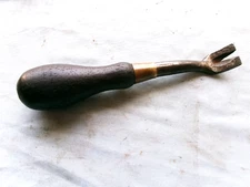 C.S. OSBORNE & CO. TACK PULLER - ROSEWOOD HANDLE