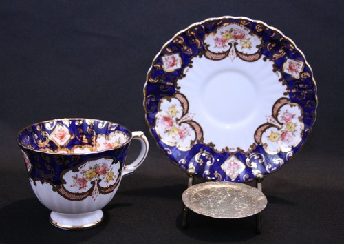 Coppa da tè e disco vintage Royal Stafford Heritage Bone Cina blu cobalto e bianco - Foto 6 di 10