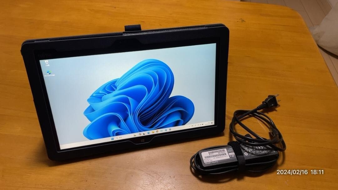 Fujitsu ARROWS Tab R727/R Intel Core i5 7300U SSD 128GB RAM 4GB Fujitsu ARROWS Tab R727/R Intel Core i5 7300U SSD 128GB RAM 4GB