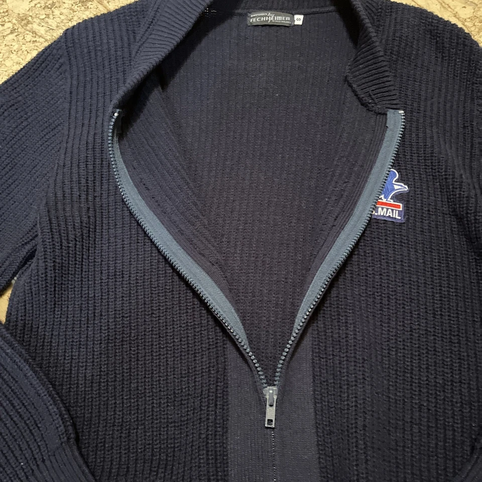 Cárdigan Suéter De Colección Años 90 Servicio Postal USPS Correo de EE. UU. Águila Azul Marino Pequeño Foto 4 de 4