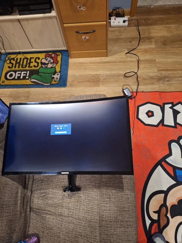 Samsung 24" Curved Monitor - Image 3 of 4