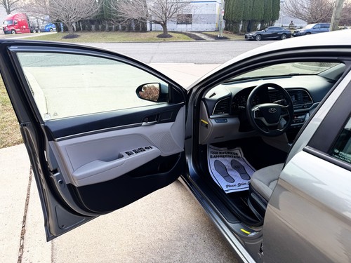 2017 Hyundai Elantra - Picture 11 of 34
