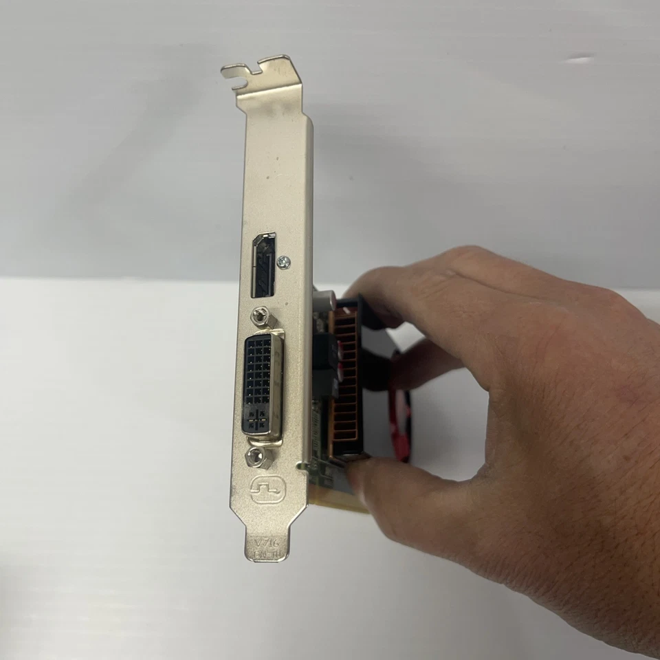 Dell AMD Radeon R7 250 2GB PCIe x16 Windows 10 Video Card DVI DisplayPort C552 - Image 3 of 4