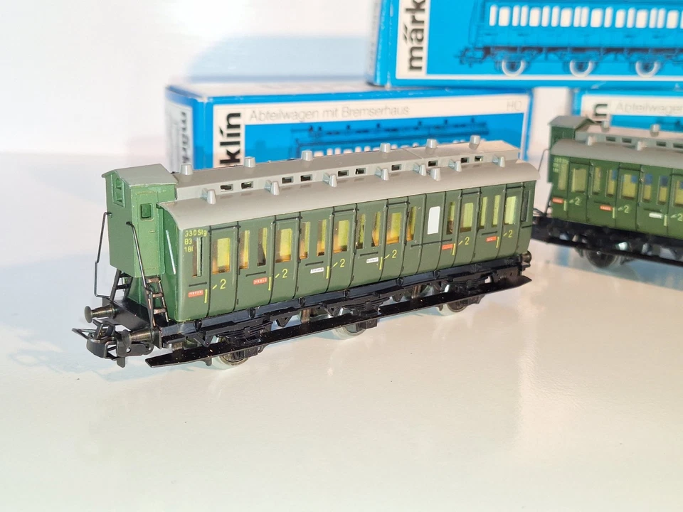 Marklin 4005 X 3. Vers. 8. Excellent Condition. For 3 Rail AC Only. HO scale.Box - Image 2 of 4