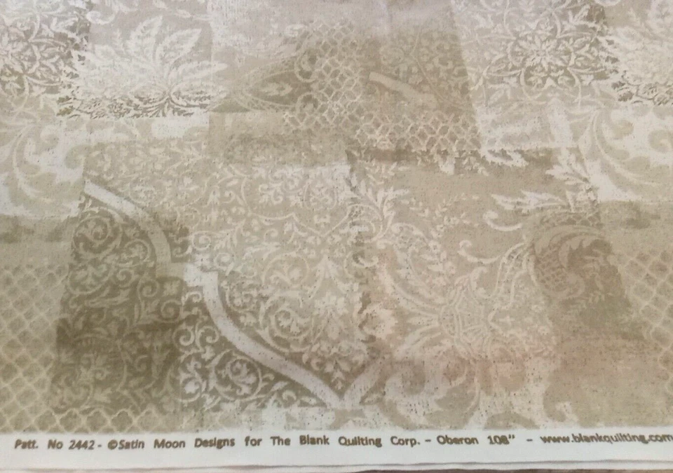 Respaldo de edredón extra ancho de 108" 'Oberon' diseños de luna satinada acolchado en blanco crudo por comprar Foto 2 de 3