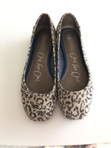 toms leopard flats