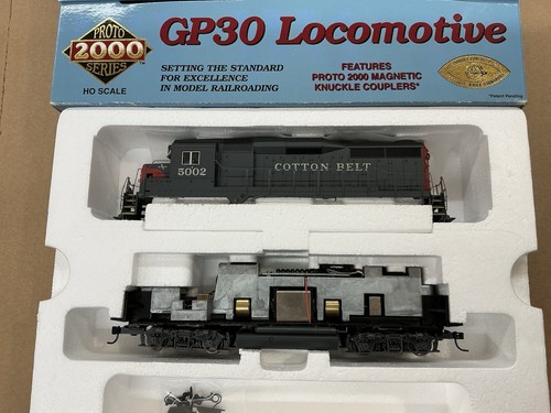 PROTO 2000 HO SCALE DIESELLOK GP30 COTTON BELT N.5002 LESEN! | Zustand: Used