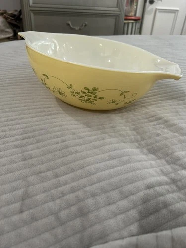 Vintage Pyrex 444 Cinderella mixing bowl in Shenandoah pattern