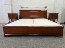 AND SO TO BED LONDON MANOIR SOCLE SLEIGH BED & BED SIDES SUPERKING SIZE