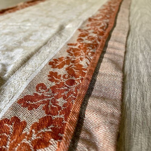 Williams Sonoma Corredor de Mesa Jacquard Naranja Miel Bellota 108 x 16” Lino Algodón - Imagen 6 de 7