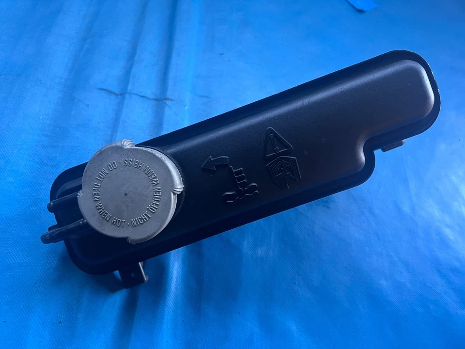 Расширительный бак охлаждающей жидкости Rover 75 & MG ZT (PCF101494) 1998 - 2000 - Изображение 3 из 4