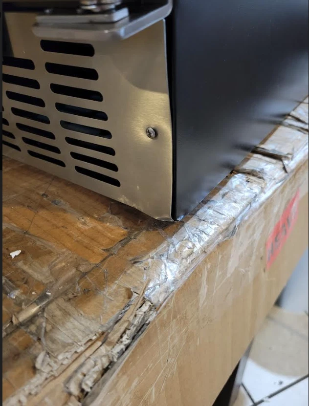 Enfriador de vino EdgeStar 12" W 18 botellas incorporado de una sola zona con puerta reversible - SS Foto 2 de 4