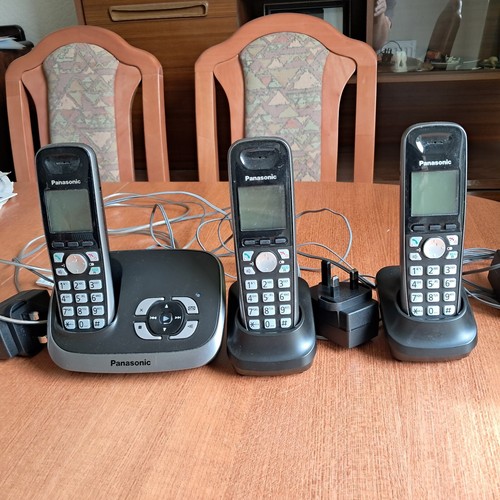 Panasonic KX-TG6523 - Digital Cordless Phone Answering System- 3 Handsets, boxed - Zdjęcie 5 z 7