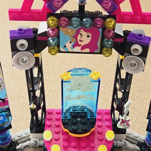 LEGO Friends 41105 Popstar Show Bühnenset fehlt 1 Aufkleber - alle Teile komplett - Bild 9 von 16