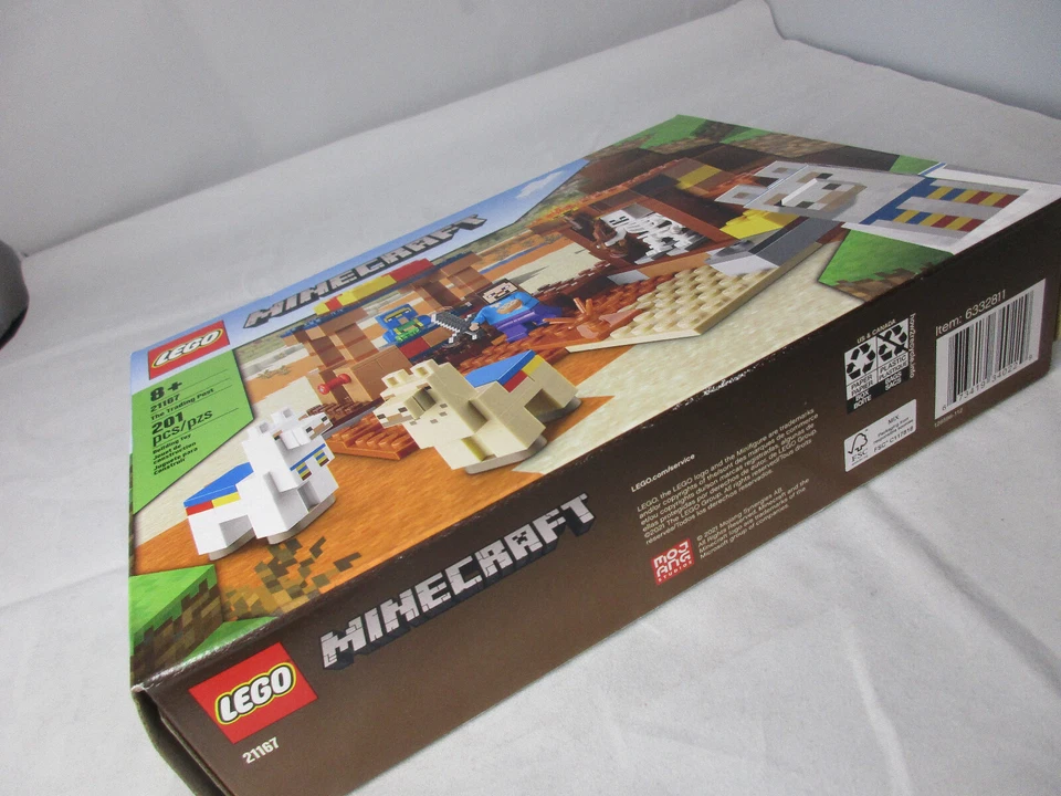 Lego Minecraft 21167 The Trading Post Building Kit (201 Pieces) New in Box - Image 4 of 4