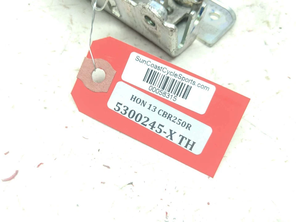 Soporte de montaje de pestillo de asiento 13 Honda CBR250R CBR 250 Foto 4 de 4