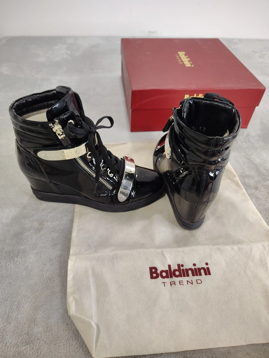 Baldinini Womens Patent Wedge Boots Sz. 37 $575.00 Retail. Flawed - product detail image 3