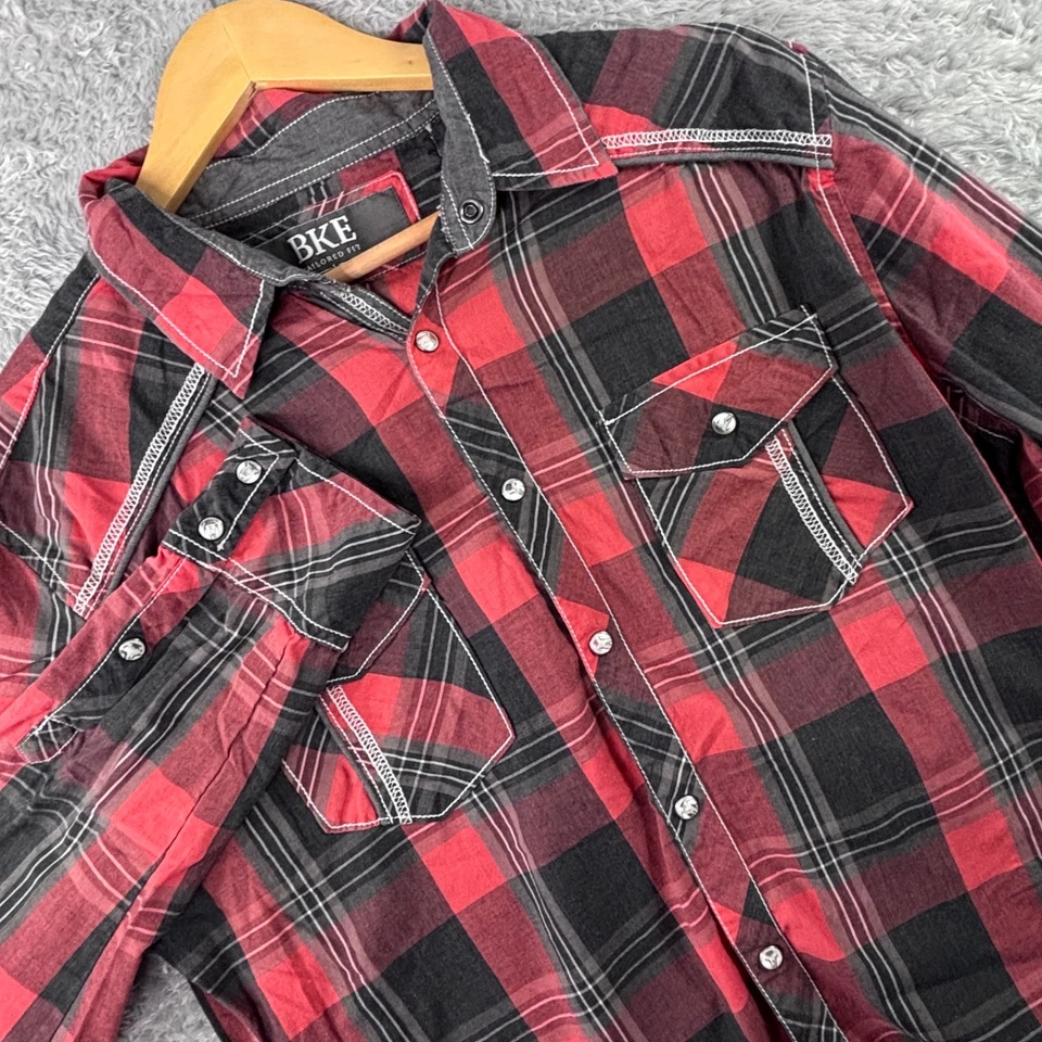 Camisa masculina BKE ajuste sob medida L vermelha preta xadrez manga longa botão de pressão grande - Imagem 2 de 4