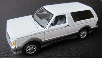 Johnny Lightning 1:64 scale 1992 GMC Typhoon