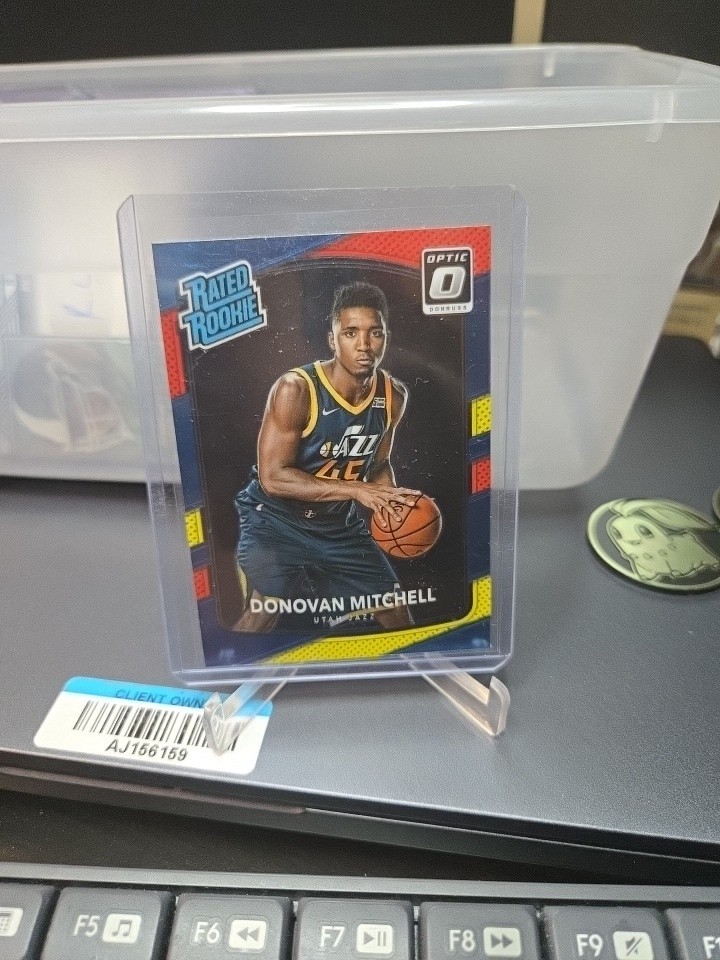 Donovan Mitchell Rated Rookie Red Yellow Optic 17-18 