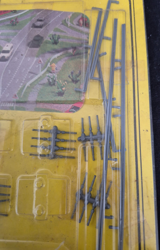 NOCH LEITPLANKEN 3411 N GAUGE CRASH BARRIERS(70CM) AND POSTS(32) x 2 SETS - Picture 12 of 13