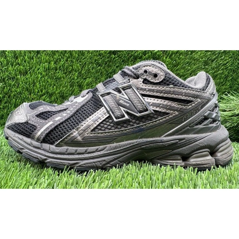 Zapato para correr New Balance Kids 1906R plateado/gris metálico negro PC1906EX - talla 3 Foto 2 de 4