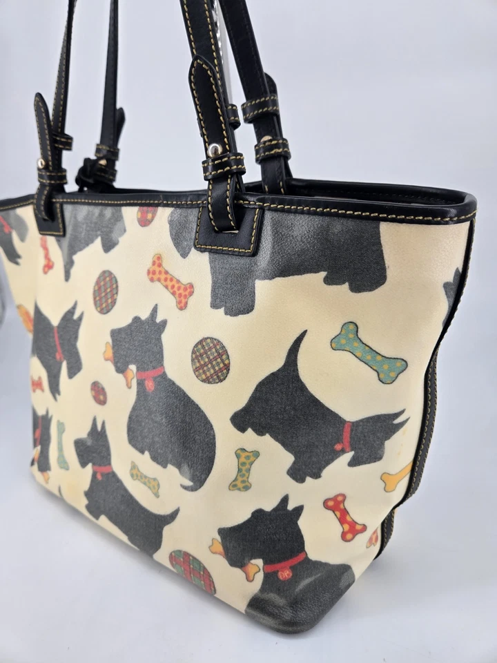Cartera grande de lona recubierta Y2K Dooney & Bourke Scottie para perro con encanto de bolso Foto 4 de 4