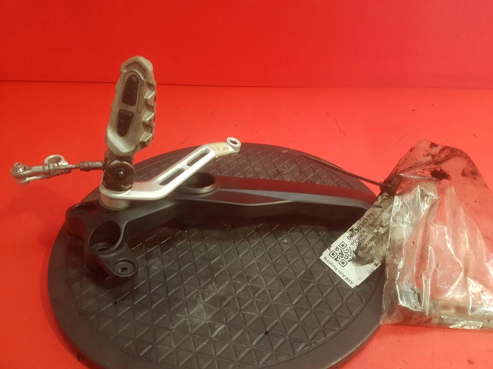 DUCATI SCRAMBLER FOOTREST LEFT 2018 - Imagem 2 de 4