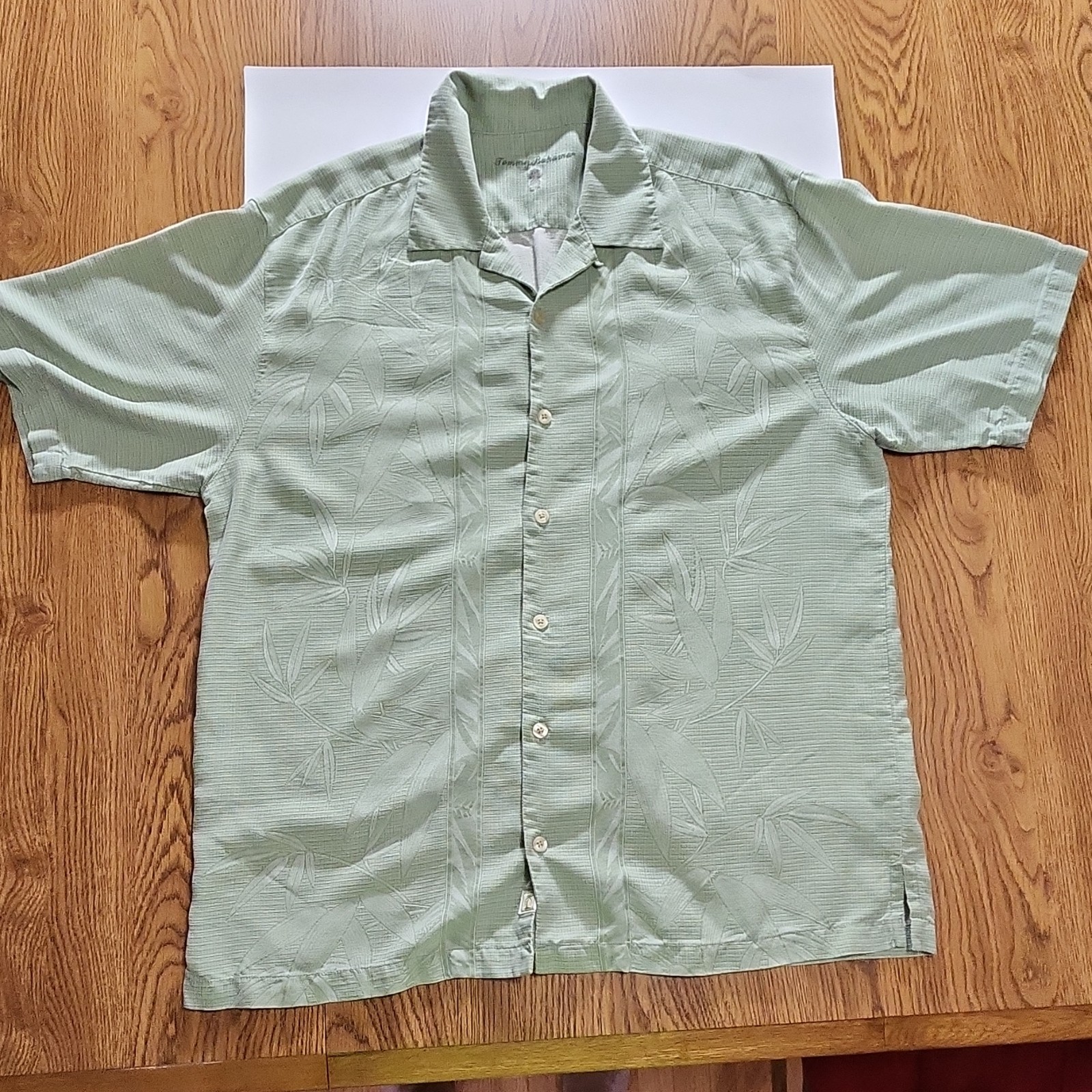 Tommy Bahama Silk Green Floral Short Sleeve Button-Up Shirt L Embroidered