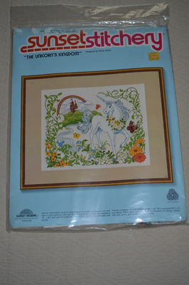 Kit De Broderie Vintage Sunset Stitchery – The Unicorn's Kingdom #2745, Laine, 16x20