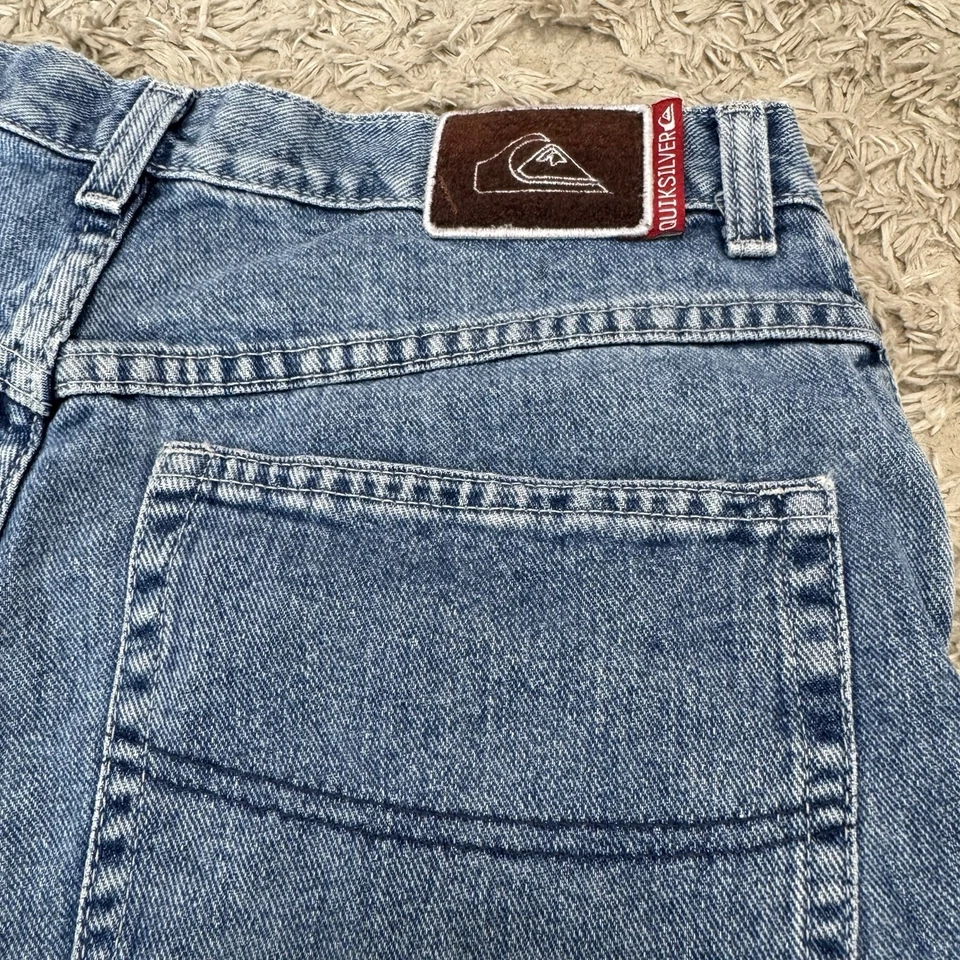 Shorts jeans Quiksilver QuikJean skatista folgado azul masculino 33 vintage ano 2000 - Imagem 3 de 4