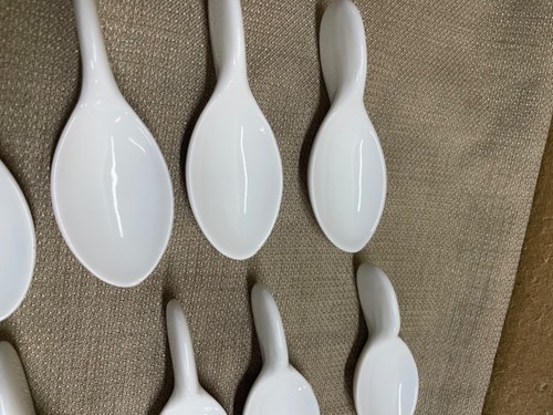 Crate and Barrel Set of 20 Individual Porcelain Spoons Soup Tasting Appetizer - Picture 7 of 18