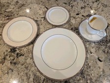 1 Set  5 piece Classic Lenox  Pearlescence  Platinum Dinnerware Fine China USA