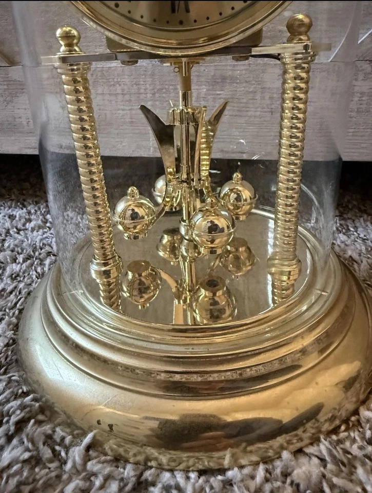 Reloj de Colección Elgin Magic Eye Cuarzo Aniversario Abrigo Cúpula de Vidrio Tono Latón Foto 3 de 4