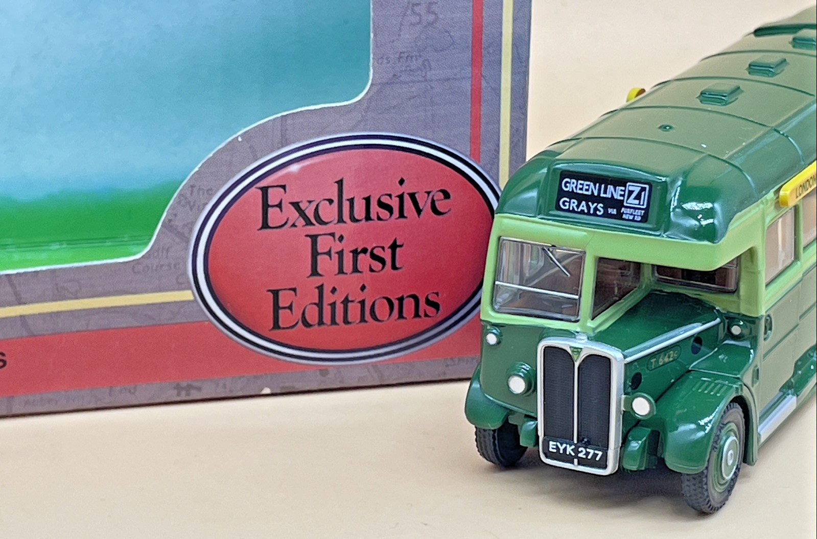 EFE 29901 AEC Regal 10T10 Green Line Bus 1:76 OO Gauge Boxed Diecast